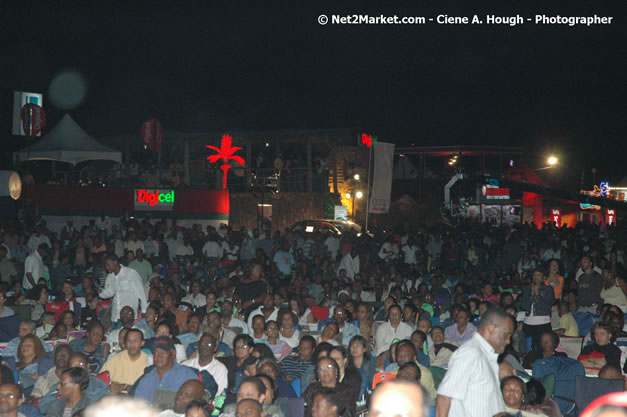 Venue & Audience - Air Jamaica Jazz & Blues Festival 2007 - The Art of Music -  Thursday, January 25th - 10th Anniversary - Air Jamaica Jazz & Blues Festival 2007 - The Art of Music - Tuesday, January 23 - Saturday, January 27, 2007, The Aqueduct on Rose Hall, Montego Bay, Jamaica - Negril Travel Guide, Negril Jamaica WI - http://www.negriltravelguide.com - info@negriltravelguide.com...!