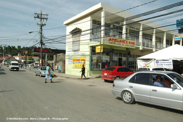 Free Clinic at Lucea Plaza, Caribbean Medical Mission, Wednesday, October 18, 2006 - Negril Travel Guide, Negril Jamaica WI - http://www.negriltravelguide.com - info@negriltravelguide.com...!