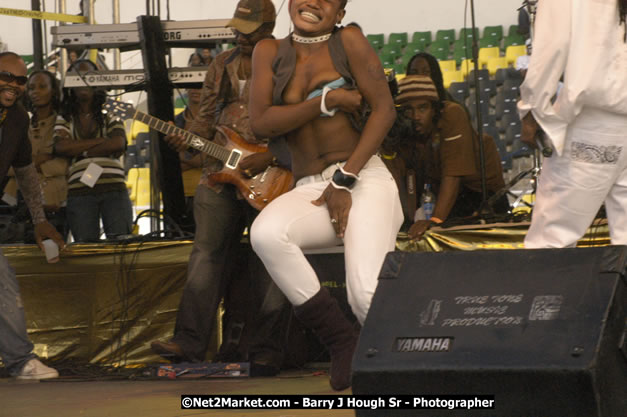 Beenie Man - Cure Fest 2007 - Longing For Concert at Trelawny Multi Purpose Stadium, Trelawny, Jamaica - Sunday, October 14, 2007 - Cure Fest 2007 October 12th-14th, 2007 Presented by Danger Promotions, Iyah Cure Promotions, and Brass Gate Promotions - Alison Young, Publicist - Photographs by Net2Market.com - Barry J. Hough Sr, Photographer - Negril Travel Guide, Negril Jamaica WI - http://www.negriltravelguide.com - info@negriltravelguide.com...!