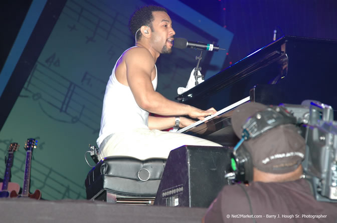 John Legend - Air Jamaica Jazz & Blues Festival 2006 - The Art of Music - Cinnamon Hill Golf Club - Rosehall Resort & Country Club, Montego Bay, Jamaica W.I. - Thursday, January 26, 2006 - Negril Travel Guide, Negril Jamaica WI - http://www.negriltravelguide.com - info@negriltravelguide.com...!