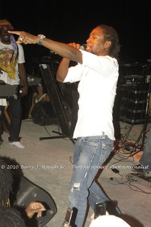 JAH Cure - Live In Concert @ Negril Escape Resort and Spa, December 15, 2009, One Love Drive, West End, Negril, Westmoreland, Jamaica W.I. - Photographs by Net2Market.com - Barry J. Hough Sr, Photographer/Photojournalist - Negril Travel Guide, Negril Jamaica WI - http://www.negriltravelguide.com - info@negriltravelguide.com...!