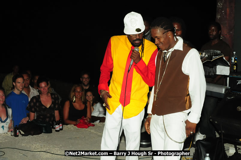 Beenie Man - Live in Concert, plus Hiyah Grade Band @ The Sunset Show @ Negril Escape Resort and Spa, Tuesday, February 3, 2009 - Live Reggae Music at Negril Escape - Tuesday Nights 6:00PM to 10:00 PM - One Love Drive, West End, Negril, Westmoreland, Jamaica W.I. - Photographs by Net2Market.com - Barry J. Hough Sr, Photographer/Photojournalist - The Negril Travel Guide - Negril's and Jamaica's Number One Concert Photography Web Site with over 40,000 Jamaican Concert photographs Published -  Negril Travel Guide, Negril Jamaica WI - http://www.negriltravelguide.com - info@negriltravelguide.com...!