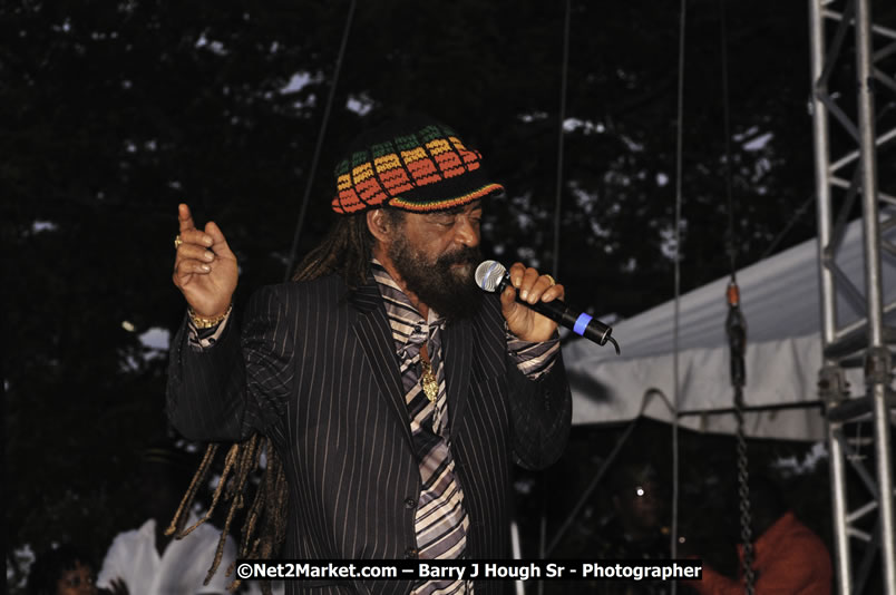 John Holt @ Reggae Sumfest 2008 International Night 2, Catherine Hall, Montego Bay - Saturday, July 19, 2008 - Reggae Sumfest 2008 July 13 - July 19, 2008 - Photographs by Net2Market.com - Barry J. Hough Sr. Photojournalist/Photograper - Photographs taken with a Nikon D300 - Negril Travel Guide, Negril Jamaica WI - http://www.negriltravelguide.com - info@negriltravelguide.com...!