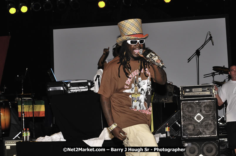 T - Pain @ Reggae Sumfest 2008 International Night 2, Catherine Hall, Montego Bay - Saturday, July 19, 2008 - Reggae Sumfest 2008 July 13 - July 19, 2008 - Photographs by Net2Market.com - Barry J. Hough Sr. Photojournalist/Photograper - Photographs taken with a Nikon D300 - Negril Travel Guide, Negril Jamaica WI - http://www.negriltravelguide.com - info@negriltravelguide.com...!