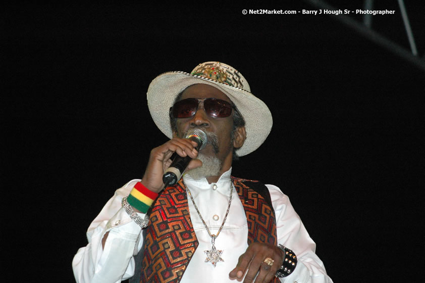 Bunny Wailer - Smile Jamaica, Nine Miles, St Anns, Jamaica - Saturday, February 10, 2007 - The Smile Jamaica Concert, a symbolic homecoming in Bob Marley's birthplace of Nine Miles - Negril Travel Guide, Negril Jamaica WI - http://www.negriltravelguide.com - info@negriltravelguide.com...!