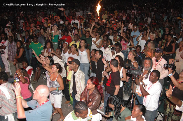 Beenie Man - Red Stripe Reggae Sumfest 2006 - Stormfront - The Blazing Dance Hall Night - Thursday, July 20, 2006 - Catherine Hall Venue - Montego Bay, Jamaica - Negril Travel Guide, Negril Jamaica WI - http://www.negriltravelguide.com - info@negriltravelguide.com...!