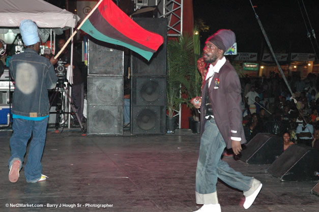 Sizzla - Ignition - The Internation Fire Blazes - Friday, July 21, 2006 - Montego Bay, Jamaica - Negril Travel Guide, Negril Jamaica WI - http://www.negriltravelguide.com - info@negriltravelguide.com...!