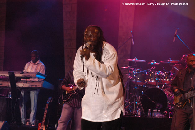 Freddy McGregor @ The Aqueduct on Rose Hall - Friday, January 26, 2007 - 10th Anniversary - Air Jamaica Jazz & Blues Festival 2007 - The Art of Music - Tuesday, January 23 - Saturday, January 27, 2007, The Aqueduct on Rose Hall, Montego Bay, Jamaica - Negril Travel Guide, Negril Jamaica WI - http://www.negriltravelguide.com - info@negriltravelguide.com...!