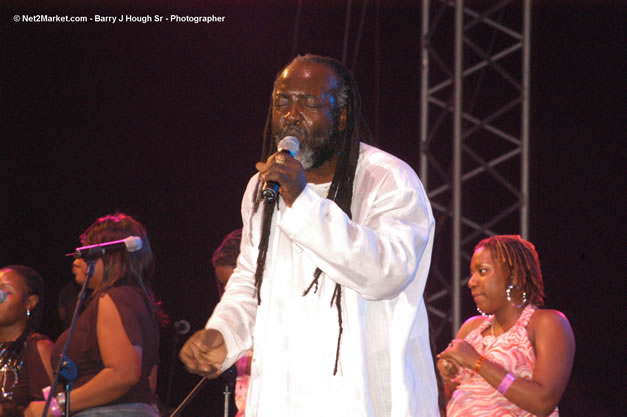 Freddy McGregor @ The Aqueduct on Rose Hall - Friday, January 26, 2007 - 10th Anniversary - Air Jamaica Jazz & Blues Festival 2007 - The Art of Music - Tuesday, January 23 - Saturday, January 27, 2007, The Aqueduct on Rose Hall, Montego Bay, Jamaica - Negril Travel Guide, Negril Jamaica WI - http://www.negriltravelguide.com - info@negriltravelguide.com...!