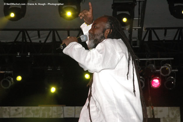 Freddy McGregor @ The Aqueduct on Rose Hall - Friday, January 26, 2007 - 10th Anniversary - Air Jamaica Jazz & Blues Festival 2007 - The Art of Music - Tuesday, January 23 - Saturday, January 27, 2007, The Aqueduct on Rose Hall, Montego Bay, Jamaica - Negril Travel Guide, Negril Jamaica WI - http://www.negriltravelguide.com - info@negriltravelguide.com...!