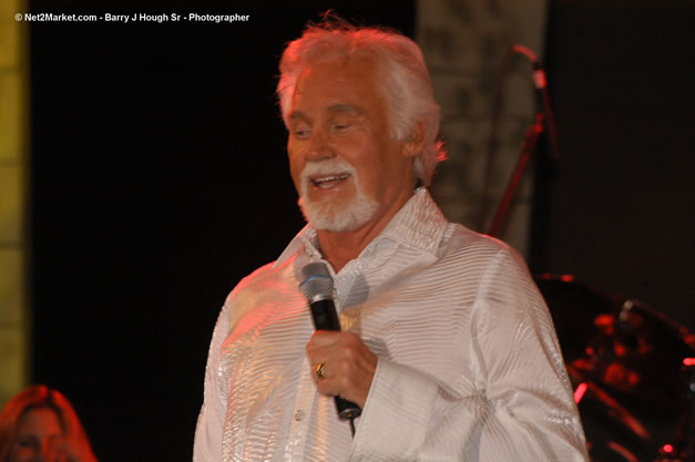 Kenny Rogers @ The Aqueduct on Rose Hall - Friday, January 26, 2007 - 10th Anniversary - Air Jamaica Jazz & Blues Festival 2007 - The Art of Music - Tuesday, January 23 - Saturday, January 27, 2007, The Aqueduct on Rose Hall, Montego Bay, Jamaica - Negril Travel Guide, Negril Jamaica WI - http://www.negriltravelguide.com - info@negriltravelguide.com...!