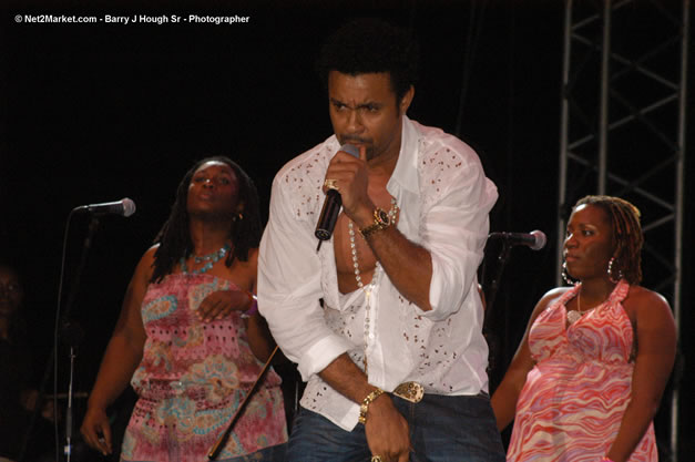 Shaggy @ The Aqueduct on Rose Hall - Friday, January 26, 2007 - 10th Anniversary - Air Jamaica Jazz & Blues Festival 2007 - The Art of Music - Tuesday, January 23 - Saturday, January 27, 2007, The Aqueduct on Rose Hall, Montego Bay, Jamaica - Negril Travel Guide, Negril Jamaica WI - http://www.negriltravelguide.com - info@negriltravelguide.com...!