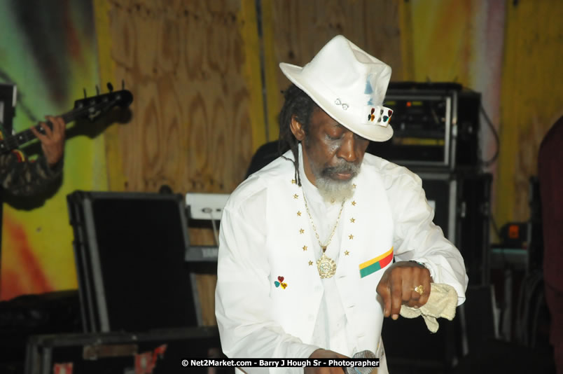 Bunny Wailer & King Yellowman at Bourbon Beach - Monday, February 25, 2008 - Bourbin Beach Restaurant, Bar, Oceanfront Accommodatioins, Live Reggae Music & Disco, Norman Manley Boulevard, Negril, Westmoreland, Jamaica W.I. - Photographs by Net2Market.com - Barry J. Hough Sr, Photographer - Negril Travel Guide, Negril Jamaica WI - http://www.negriltravelguide.com - info@negriltravelguide.com...!