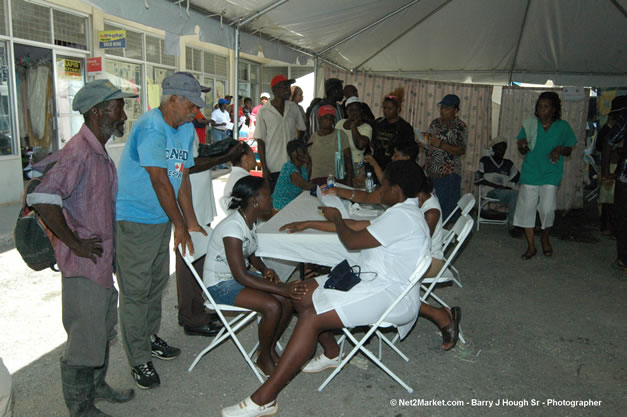 Free Clinic at Lucea Plaza, Caribbean Medical Mission, Wednesday, October 18, 2006 - Negril Travel Guide, Negril Jamaica WI - http://www.negriltravelguide.com - info@negriltravelguide.com...!