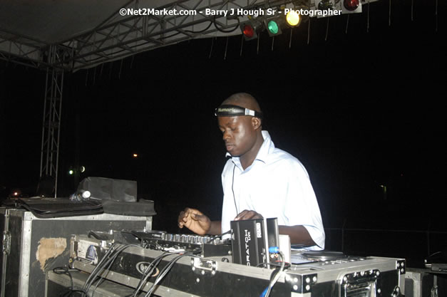 45 Cure's - Cure Fest 2007 - Selector Spin-Off: Sound System Selectors vs. Radio DJ's - Hosted by MC Nuffy, Pier 1, Montego Bay, Jamaica - Saturday, October 13, 2007 - Cure Fest 2007 October 12th-14th, 2007 Presented by Danger Promotions, Iyah Cure Promotions, and Brass Gate Promotions - Alison Young, Publicist - Photographs by Net2Market.com - Barry J. Hough Sr, Photographer - Negril Travel Guide, Negril Jamaica WI - http://www.negriltravelguide.com - info@negriltravelguide.com...!