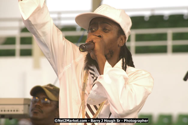 Beenie Man - Cure Fest 2007 - Longing For Concert at Trelawny Multi Purpose Stadium, Trelawny, Jamaica - Sunday, October 14, 2007 - Cure Fest 2007 October 12th-14th, 2007 Presented by Danger Promotions, Iyah Cure Promotions, and Brass Gate Promotions - Alison Young, Publicist - Photographs by Net2Market.com - Barry J. Hough Sr, Photographer - Negril Travel Guide, Negril Jamaica WI - http://www.negriltravelguide.com - info@negriltravelguide.com...!