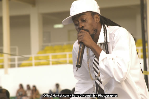 Beenie Man - Cure Fest 2007 - Longing For Concert at Trelawny Multi Purpose Stadium, Trelawny, Jamaica - Sunday, October 14, 2007 - Cure Fest 2007 October 12th-14th, 2007 Presented by Danger Promotions, Iyah Cure Promotions, and Brass Gate Promotions - Alison Young, Publicist - Photographs by Net2Market.com - Barry J. Hough Sr, Photographer - Negril Travel Guide, Negril Jamaica WI - http://www.negriltravelguide.com - info@negriltravelguide.com...!