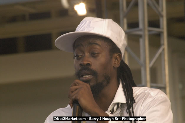 Beenie Man - Cure Fest 2007 - Longing For Concert at Trelawny Multi Purpose Stadium, Trelawny, Jamaica - Sunday, October 14, 2007 - Cure Fest 2007 October 12th-14th, 2007 Presented by Danger Promotions, Iyah Cure Promotions, and Brass Gate Promotions - Alison Young, Publicist - Photographs by Net2Market.com - Barry J. Hough Sr, Photographer - Negril Travel Guide, Negril Jamaica WI - http://www.negriltravelguide.com - info@negriltravelguide.com...!