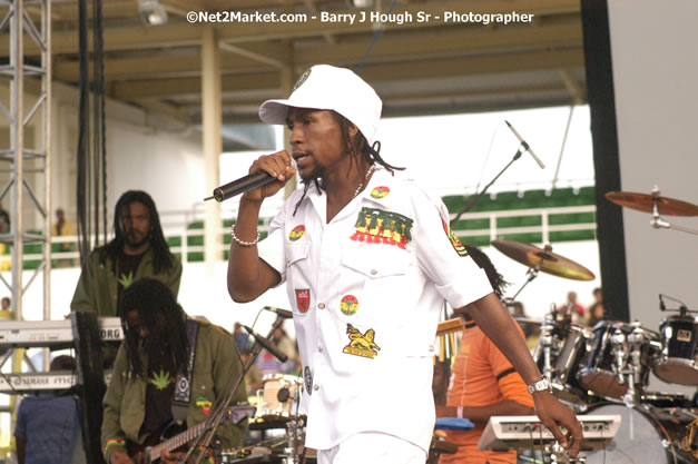 Jah Cure - Cure Fest 2007 - Longing For Concert at Trelawny Multi Purpose Stadium, Trelawny, Jamaica - Sunday, October 14, 2007 - Cure Fest 2007 October 12th-14th, 2007 Presented by Danger Promotions, Iyah Cure Promotions, and Brass Gate Promotions - Alison Young, Publicist - Photographs by Net2Market.com - Barry J. Hough Sr, Photographer - Negril Travel Guide, Negril Jamaica WI - http://www.negriltravelguide.com - info@negriltravelguide.com...!