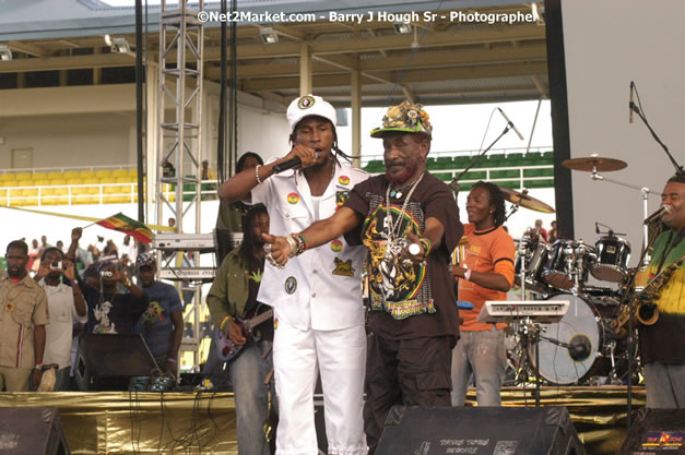 Jah Cure - Cure Fest 2007 - Longing For Concert at Trelawny Multi Purpose Stadium, Trelawny, Jamaica - Sunday, October 14, 2007 - Cure Fest 2007 October 12th-14th, 2007 Presented by Danger Promotions, Iyah Cure Promotions, and Brass Gate Promotions - Alison Young, Publicist - Photographs by Net2Market.com - Barry J. Hough Sr, Photographer - Negril Travel Guide, Negril Jamaica WI - http://www.negriltravelguide.com - info@negriltravelguide.com...!