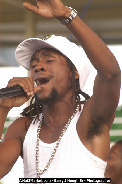 Jah Cure - Cure Fest 2007 - Longing For Concert at Trelawny Multi Purpose Stadium, Trelawny, Jamaica - Sunday, October 14, 2007 - Cure Fest 2007 October 12th-14th, 2007 Presented by Danger Promotions, Iyah Cure Promotions, and Brass Gate Promotions - Alison Young, Publicist - Photographs by Net2Market.com - Barry J. Hough Sr, Photographer - Negril Travel Guide, Negril Jamaica WI - http://www.negriltravelguide.com - info@negriltravelguide.com...!