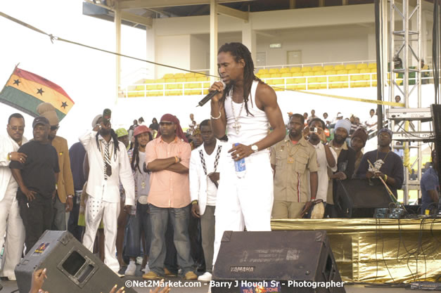 Jah Cure - Cure Fest 2007 - Longing For Concert at Trelawny Multi Purpose Stadium, Trelawny, Jamaica - Sunday, October 14, 2007 - Cure Fest 2007 October 12th-14th, 2007 Presented by Danger Promotions, Iyah Cure Promotions, and Brass Gate Promotions - Alison Young, Publicist - Photographs by Net2Market.com - Barry J. Hough Sr, Photographer - Negril Travel Guide, Negril Jamaica WI - http://www.negriltravelguide.com - info@negriltravelguide.com...!