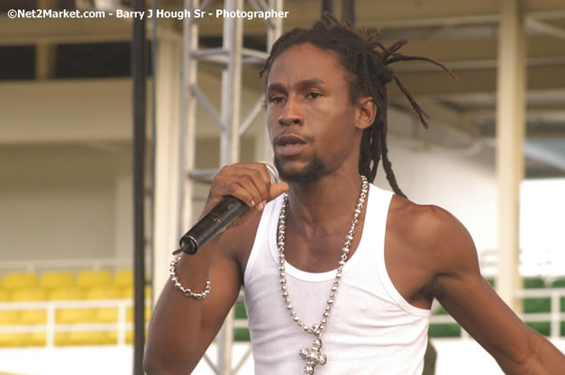 Jah Cure - Cure Fest 2007 - Longing For Concert at Trelawny Multi Purpose Stadium, Trelawny, Jamaica - Sunday, October 14, 2007 - Cure Fest 2007 October 12th-14th, 2007 Presented by Danger Promotions, Iyah Cure Promotions, and Brass Gate Promotions - Alison Young, Publicist - Photographs by Net2Market.com - Barry J. Hough Sr, Photographer - Negril Travel Guide, Negril Jamaica WI - http://www.negriltravelguide.com - info@negriltravelguide.com...!