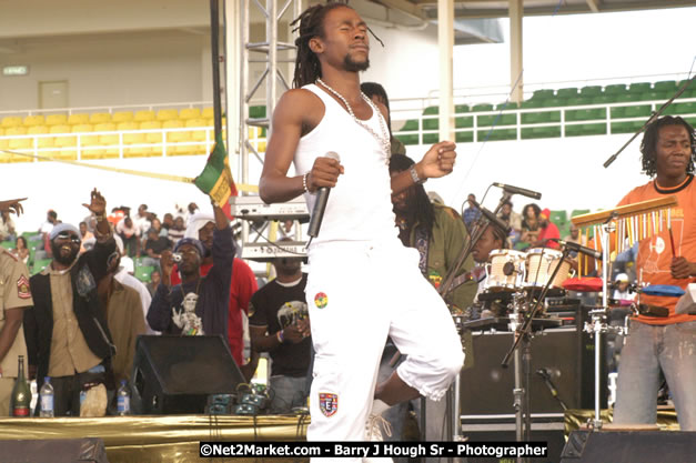 Jah Cure - Cure Fest 2007 - Longing For Concert at Trelawny Multi Purpose Stadium, Trelawny, Jamaica - Sunday, October 14, 2007 - Cure Fest 2007 October 12th-14th, 2007 Presented by Danger Promotions, Iyah Cure Promotions, and Brass Gate Promotions - Alison Young, Publicist - Photographs by Net2Market.com - Barry J. Hough Sr, Photographer - Negril Travel Guide, Negril Jamaica WI - http://www.negriltravelguide.com - info@negriltravelguide.com...!