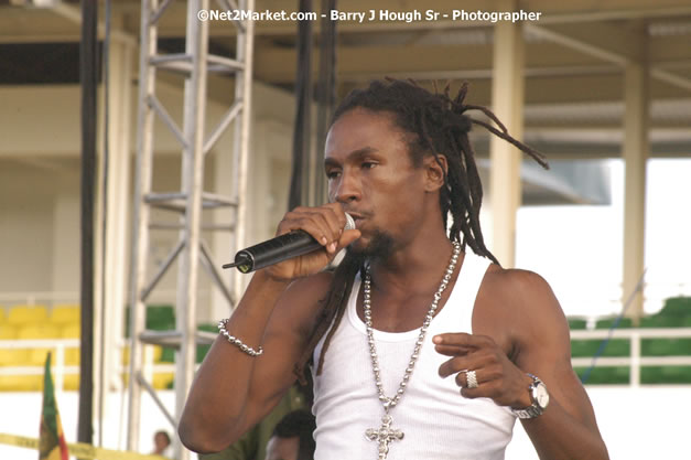 Jah Cure - Cure Fest 2007 - Longing For Concert at Trelawny Multi Purpose Stadium, Trelawny, Jamaica - Sunday, October 14, 2007 - Cure Fest 2007 October 12th-14th, 2007 Presented by Danger Promotions, Iyah Cure Promotions, and Brass Gate Promotions - Alison Young, Publicist - Photographs by Net2Market.com - Barry J. Hough Sr, Photographer - Negril Travel Guide, Negril Jamaica WI - http://www.negriltravelguide.com - info@negriltravelguide.com...!