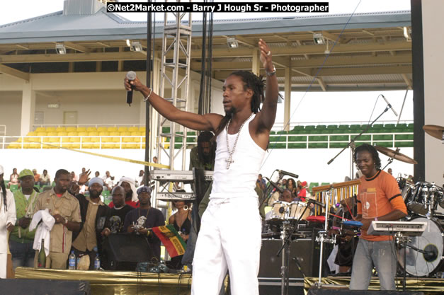 Jah Cure - Cure Fest 2007 - Longing For Concert at Trelawny Multi Purpose Stadium, Trelawny, Jamaica - Sunday, October 14, 2007 - Cure Fest 2007 October 12th-14th, 2007 Presented by Danger Promotions, Iyah Cure Promotions, and Brass Gate Promotions - Alison Young, Publicist - Photographs by Net2Market.com - Barry J. Hough Sr, Photographer - Negril Travel Guide, Negril Jamaica WI - http://www.negriltravelguide.com - info@negriltravelguide.com...!