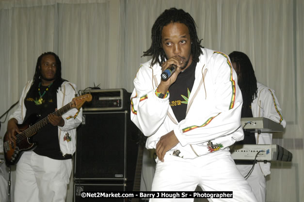 Live Wyya - Reflections - Cure Fest 2007 - All White Birth-Night Party - Hosted by Jah Cure - Starfish Trelawny Hotel - Trelawny, Jamaica - Friday, October 12, 2007 - Cure Fest 2007 October 12th-14th, 2007 Presented by Danger Promotions, Iyah Cure Promotions, and Brass Gate Promotions - Alison Young, Publicist - Photographs by Net2Market.com - Barry J. Hough Sr, Photographer - Negril Travel Guide, Negril Jamaica WI - http://www.negriltravelguide.com - info@negriltravelguide.com...!