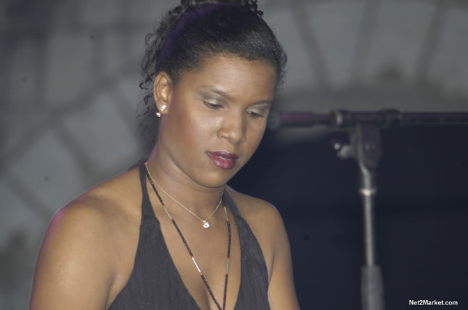 Performances - Air Jamaica Jazz & Blues 2005 - The Art Of Music - Cinnamon Hill Golf Course, Rose Hall, Montego Bay - Negril Travel Guide, Negril Jamaica WI - http://www.negriltravelguide.com - info@negriltravelguide.com...!