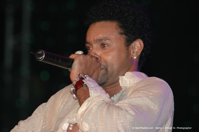 Shaggy - Air Jamaica Jazz & Blues Festival 2006 - The Art of Music - Cinnamon Hill Golf Club - Rosehall Resort & Country Club, Montego Bay, Jamaica W.I. - Thursday, January 26, 2006 - Negril Travel Guide, Negril Jamaica WI - http://www.negriltravelguide.com - info@negriltravelguide.com...!