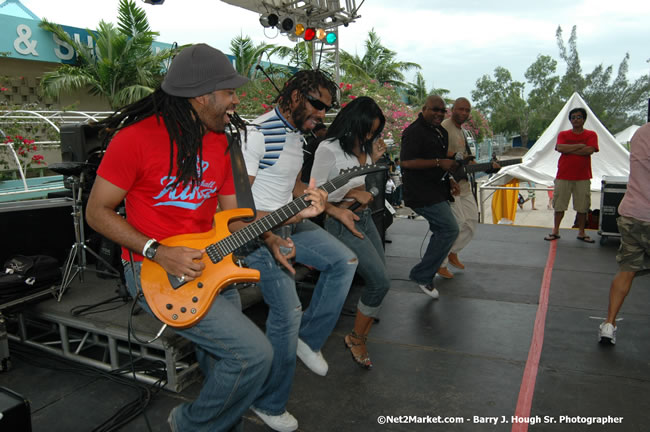 MS Freedom Of The Seas [Royal Caribbean International's - Newest Vessel] Plaques &amp; Keys Ceremony in order to commemorate its first arrival at the Port Montego Bay Photos - Negril Travel Guide, Negril Jamaica WI - http://www.negriltravelguide.com - info@negriltravelguide.com...!