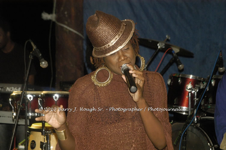 Etana - Live In Concert - One Love Reggae Concert Series 09/10 @ Negril Escape Resort and Spa, December 22, 2009, One Love Drive, West End, Negril, Westmoreland, Jamaica W.I. - Photographs by Net2Market.com - Barry J. Hough Sr, Photographer/Photojournalist - Negril Travel Guide, Negril Jamaica WI - http://www.negriltravelguide.com - info@negriltravelguide.com...!