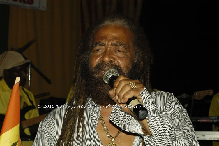 John Holt - Live in Concert - Also featuring Uprising Bank, plus DJ Gemini @ One Love Reggae Concerts Series 09/10 @ Negril Escape Resort & Spa, February 9, 2010, One Love Drive, West End, Negril, Westmoreland, Jamaica W.I. - Photographs by Net2Market.com - Barry J. Hough Sr, Photographer/Photojournalist - The Negril Travel Guide - Negril's and Jamaica's Number One Concert Photography Web Site with over 40,000 Jamaican Concert photographs Published -  Negril Travel Guide, Negril Jamaica WI - http://www.negriltravelguide.com - info@negriltravelguide.com...!