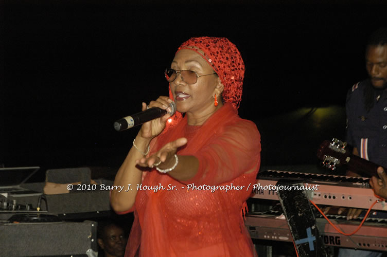 Marcia Griffiths & Edge Michael - Live In Concert - One Love Reggae Concert Series 09/10 @ Negril Escape Resort and Spa, December 29, 2009, One Love Drive, West End, Negril, Westmoreland, Jamaica W.I. - Photographs by Net2Market.com - Barry J. Hough Sr, Photographer/Photojournalist - Negril Travel Guide, Negril Jamaica WI - http://www.negriltravelguide.com - info@negriltravelguide.com...!