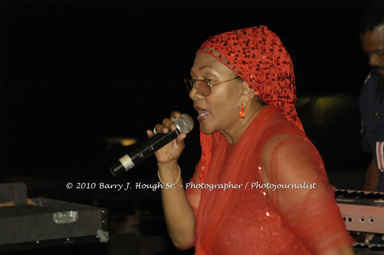 Marcia Griffiths & Edge Michael - Live In Concert - One Love Reggae Concert Series 09/10 @ Negril Escape Resort and Spa, December 29, 2009, One Love Drive, West End, Negril, Westmoreland, Jamaica W.I. - Photographs by Net2Market.com - Barry J. Hough Sr, Photographer/Photojournalist - Negril Travel Guide, Negril Jamaica WI - http://www.negriltravelguide.com - info@negriltravelguide.com...!