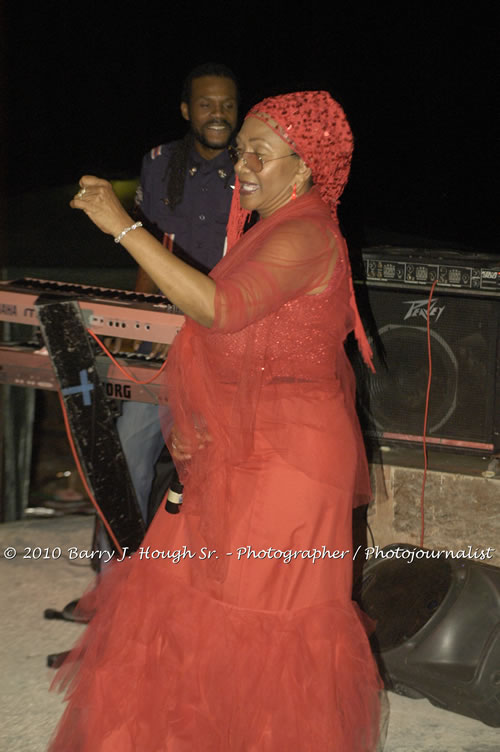 Marcia Griffiths & Edge Michael - Live In Concert - One Love Reggae Concert Series 09/10 @ Negril Escape Resort and Spa, December 29, 2009, One Love Drive, West End, Negril, Westmoreland, Jamaica W.I. - Photographs by Net2Market.com - Barry J. Hough Sr, Photographer/Photojournalist - Negril Travel Guide, Negril Jamaica WI - http://www.negriltravelguide.com - info@negriltravelguide.com...!