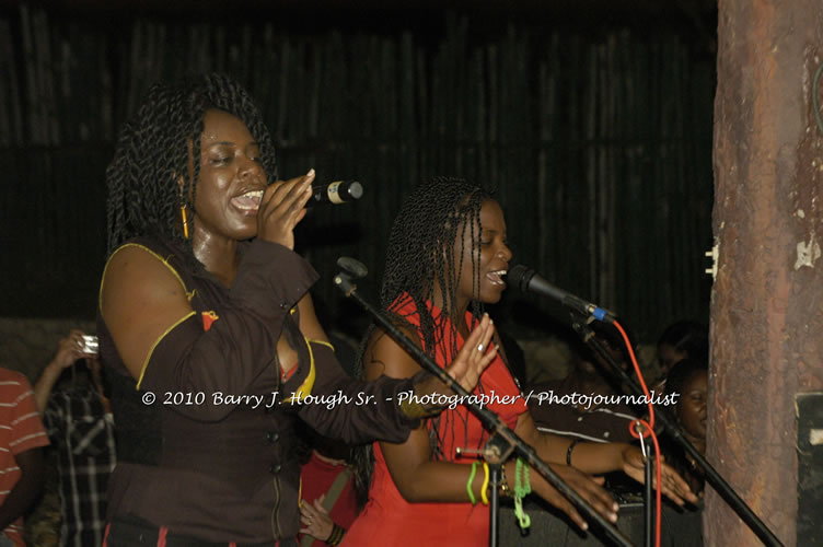 Richie Spice - Live In Concert - One Love Reggae Concert Series 09/10 @ Negril Escape Resort and Spa, January 19, 2010, One Love Drive, West End, Negril, Westmoreland, Jamaica W.I. - Photographs by Net2Market.com - Barry J. Hough Sr, Photographer/Photojournalist - Negril Travel Guide, Negril Jamaica WI - http://www.negriltravelguide.com - info@negriltravelguide.com...!