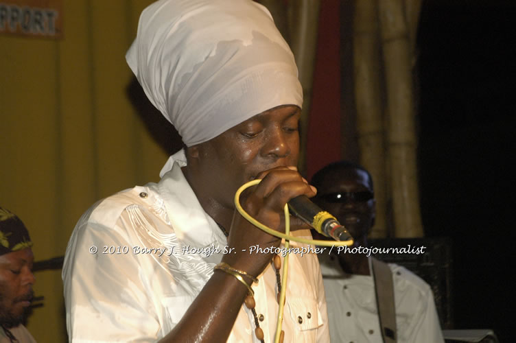 Richie Spice - Live In Concert - One Love Reggae Concert Series 09/10 @ Negril Escape Resort and Spa, January 19, 2010, One Love Drive, West End, Negril, Westmoreland, Jamaica W.I. - Photographs by Net2Market.com - Barry J. Hough Sr, Photographer/Photojournalist - Negril Travel Guide, Negril Jamaica WI - http://www.negriltravelguide.com - info@negriltravelguide.com...!