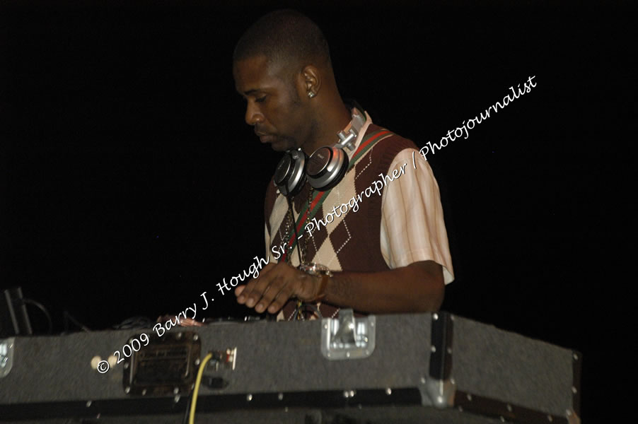  Sanchez - Live in Concert - at the One Love Reggae Concert Series 09/10 @ Negril Escape Resort & Spa - Also Featuring: Timmi Burrell and Justice Merchant- Backing Band Roots Warrior - DJ Gemini - MC Oliver Cargill, Negril Escape Resort & Spa, One Love Drive, West End, Negril, Westmoreland, Jamaica W.I. - Tuesday, November 24, 2009 - Photographs by Net2Market.com - Barry J. Hough Sr, Photographer / Photojournalist - Photos taken with a Nikon D70, D100, or D300 - Negril Travel Guide, Negril Jamaica WI - http://www.negriltravelguide.com - info@negriltravelguide.com...!