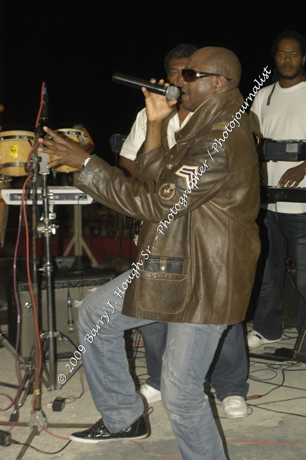  Tarrus Riley - Live in Concert - at the One Love Reggae Concert Series 09/10 @ Negril Escape Resort & Spa - Also Featuring: Mistic Bowie, Monday Justice, Cash, Dean Frazier - DJ Gemini - MC Oliver Cargill, Negril Escape Resort & Spa, One Love Drive, West End, Negril, Westmoreland, Jamaica W.I. - Tuesday, November 17, 2009 - Photographs by Net2Market.com - Barry J. Hough Sr, Photographer / Photojournalist - Photos taken with a Nikon D70, D100, or D300 - Negril Travel Guide, Negril Jamaica WI - http://www.negriltravelguide.com - info@negriltravelguide.com...!