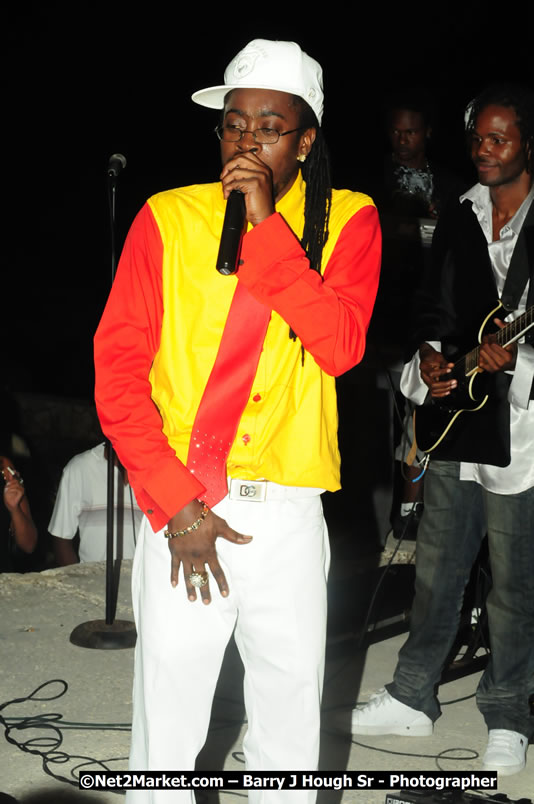 Beenie Man - Live in Concert, plus Hiyah Grade Band @ The Sunset Show @ Negril Escape Resort and Spa, Tuesday, February 3, 2009 - Live Reggae Music at Negril Escape - Tuesday Nights 6:00PM to 10:00 PM - One Love Drive, West End, Negril, Westmoreland, Jamaica W.I. - Photographs by Net2Market.com - Barry J. Hough Sr, Photographer/Photojournalist - The Negril Travel Guide - Negril's and Jamaica's Number One Concert Photography Web Site with over 40,000 Jamaican Concert photographs Published -  Negril Travel Guide, Negril Jamaica WI - http://www.negriltravelguide.com - info@negriltravelguide.com...!