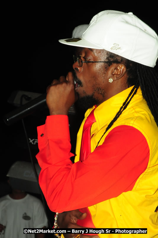 Beenie Man - Live in Concert, plus Hiyah Grade Band @ The Sunset Show @ Negril Escape Resort and Spa, Tuesday, February 3, 2009 - Live Reggae Music at Negril Escape - Tuesday Nights 6:00PM to 10:00 PM - One Love Drive, West End, Negril, Westmoreland, Jamaica W.I. - Photographs by Net2Market.com - Barry J. Hough Sr, Photographer/Photojournalist - The Negril Travel Guide - Negril's and Jamaica's Number One Concert Photography Web Site with over 40,000 Jamaican Concert photographs Published -  Negril Travel Guide, Negril Jamaica WI - http://www.negriltravelguide.com - info@negriltravelguide.com...!