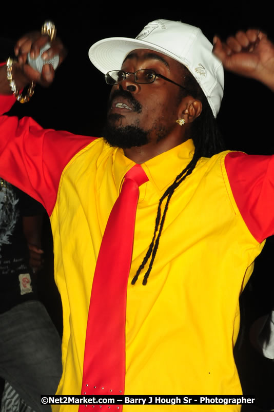 Beenie Man - Live in Concert, plus Hiyah Grade Band @ The Sunset Show @ Negril Escape Resort and Spa, Tuesday, February 3, 2009 - Live Reggae Music at Negril Escape - Tuesday Nights 6:00PM to 10:00 PM - One Love Drive, West End, Negril, Westmoreland, Jamaica W.I. - Photographs by Net2Market.com - Barry J. Hough Sr, Photographer/Photojournalist - The Negril Travel Guide - Negril's and Jamaica's Number One Concert Photography Web Site with over 40,000 Jamaican Concert photographs Published -  Negril Travel Guide, Negril Jamaica WI - http://www.negriltravelguide.com - info@negriltravelguide.com...!