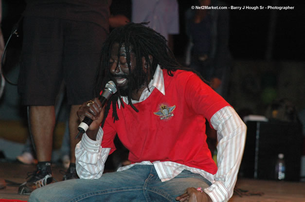 Buju Banton @ Tru-Juice Rebel Salute 2007 - Saturday, January 13, 2007, Port Kaiser Sports Club, St. Elizabeth - Negril Travel Guide, Negril Jamaica WI - http://www.negriltravelguide.com - info@negriltravelguide.com...!