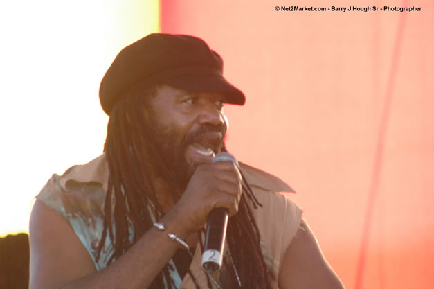 Tony Rebel Closing Tru-Juice Rebel Salute 2007 - Saturday, January 13, 2007, Port Kaiser Sports Club, St. Elizabeth - Negril Travel Guide, Negril Jamaica WI - http://www.negriltravelguide.com - info@negriltravelguide.com...!