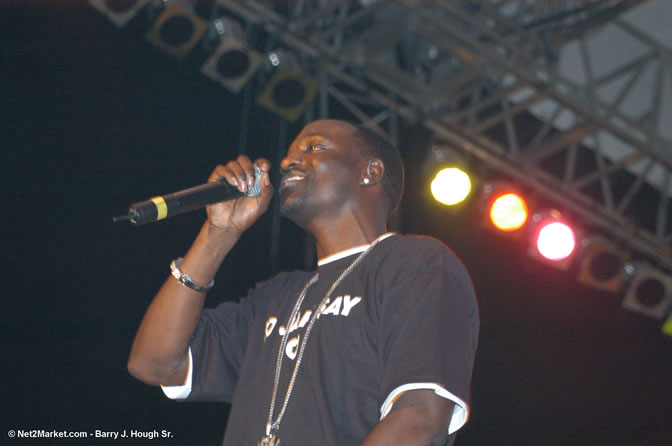 Akon - Red Stripe Reggae Sumfest 2005 - International Night - July 22th, 2005 - Negril Travel Guide, Negril Jamaica WI - http://www.negriltravelguide.com - info@negriltravelguide.com...!