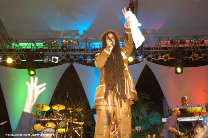 Damian "Junior Gong" Marley & Stephen Marley - Red Stripe Reggae Sumfest 2005 - International Night #2 - July 23th, 2005 - Negril Travel Guide, Negril Jamaica WI - http://www.negriltravelguide.com - info@negriltravelguide.com...!